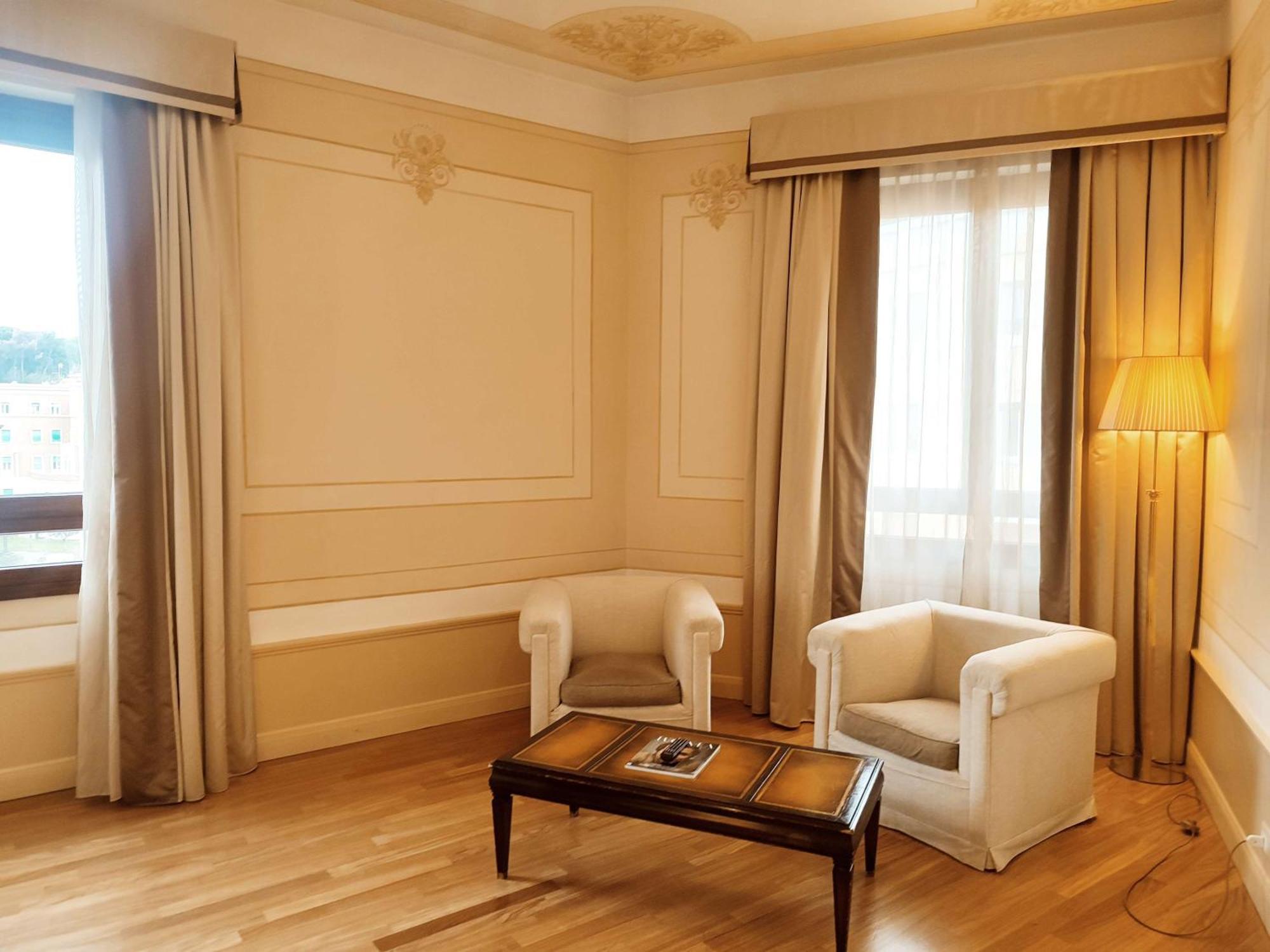 Radisson Blu Ghr 4*